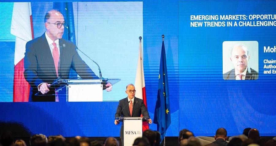 محمد فريد يستعرض رؤية مستقبلية لأسواق المال العالمية